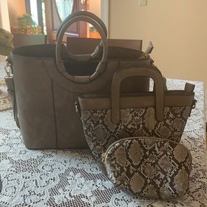 3 piece hand bag set. These are new (no tags)